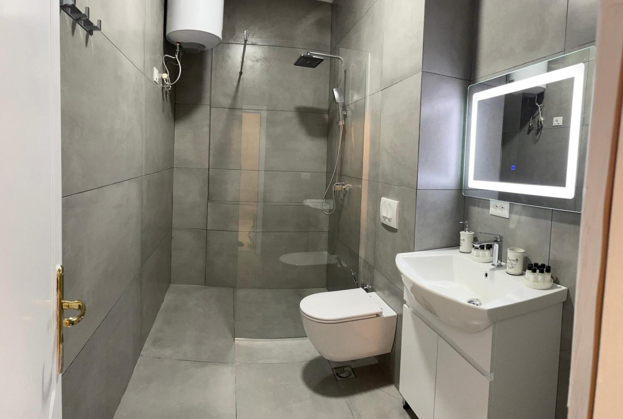 Sun Tower Luxury Suite-View From Of Tirana Center Экстерьер фото
