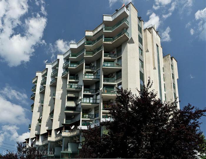 Sun Tower Luxury Suite-View From Of Tirana Center Экстерьер фото